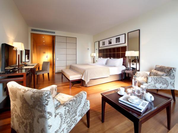 Eurostars Grand Marina Hotel GL : photo 1 de la chambre chambre premier avec balcon