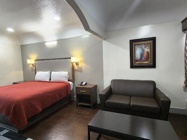 Scottish Inn & Suites Sam Houston Parkway : photo 2 de la chambre chambre lit king-size deluxe