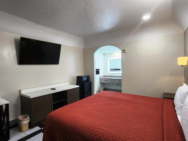 Scottish Inn & Suites Sam Houston Parkway : photo 5 de la chambre chambre lit king-size deluxe