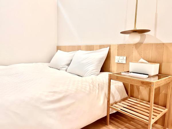 东京上野超级中心 设计师房间Yeoa 上野公园3分钟 车站1分钟 超级繁华 免费wifi 戴森吹风 : photo 2 de la chambre chambre double deluxe avec douche