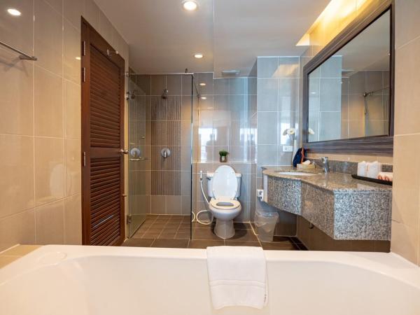 Hotel J Pattaya - SHA Extra Plus : photo 10 de la chambre chambre lits jumeaux de luxe avec vue sur la ville