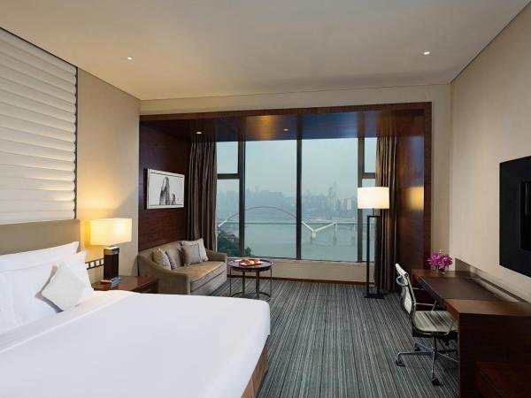 Radisson Blu Plaza Chongqing : photo 2 de la chambre premium room with yangtze river view