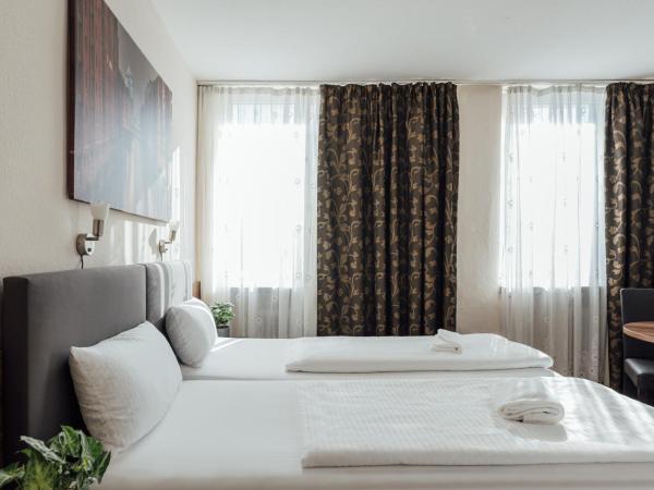 Hotel Hanseat Hamburg : photo 4 de la chambre chambre triple standard