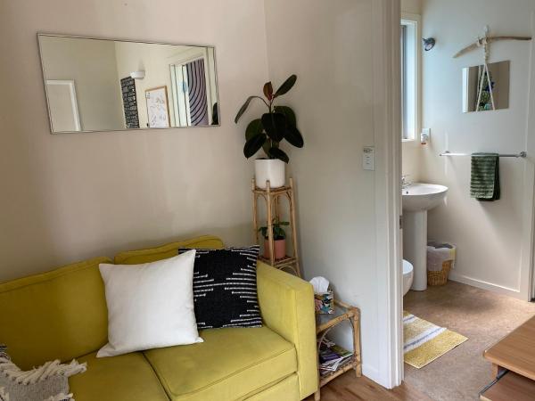 The Willow Guest Suite : photo 9 de la chambre chambre double avec salle de bains privative