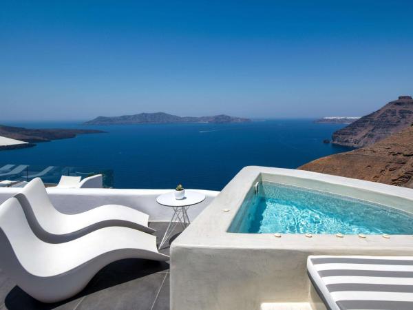 Athina Luxury Suites : photo 4 de la chambre suite supérieure avec bain à remous - vue sur caldera