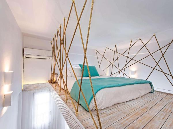 Athina Luxury Suites : photo 1 de la chambre suite loft principale - vue sur caldeira