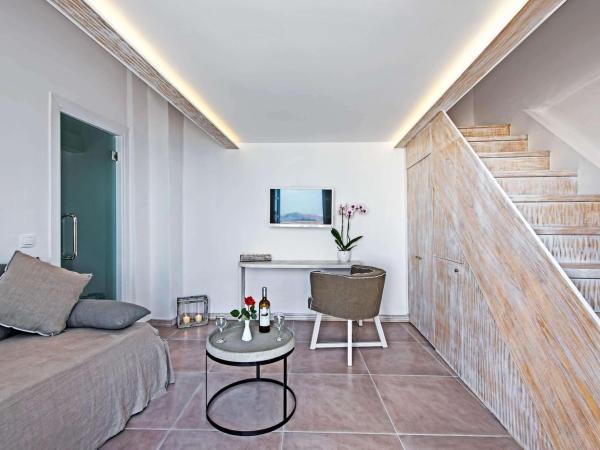 Athina Luxury Suites : photo 3 de la chambre suite loft principale - vue sur caldeira