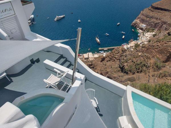 Athina Luxury Suites : photo 7 de la chambre suite lune de miel avec jacuzzi extérieur - vue sur caldeira