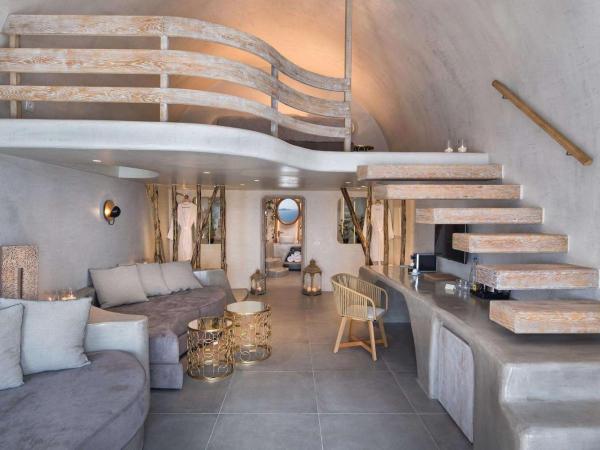 Athina Luxury Suites : photo 1 de la chambre grande suite troglodyte avec jacuzzi intérieur et extérieur - vue sur caldeira