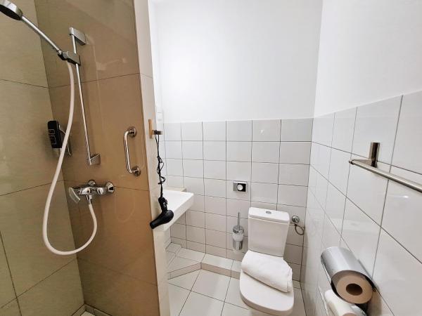 B & B Tomula : photo 3 de la chambre chambre double avec douche