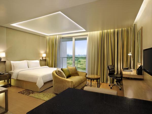 DoubleTree Suites by Hilton Bengaluru Outer Ring Road : photo 4 de la chambre chambre premium avec balcon