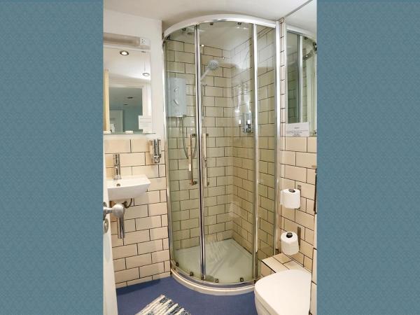 Churchill Brighton : photo 6 de la chambre chambre double avec salle de bains privative