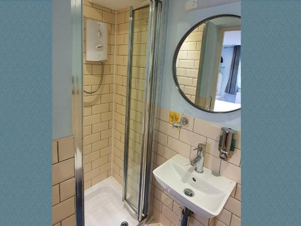 Churchill Brighton : photo 5 de la chambre chambre double avec salle de bains privative