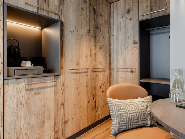 Postresidenz am See : photo 7 de la chambre chambre double ou lits jumeaux deluxe - vue sur ville