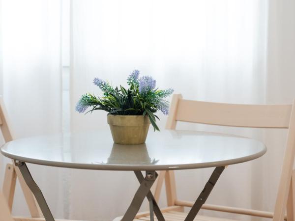 Hostal el Ranxo : photo 2 de la chambre chambre quadruple avec salle de bains privative