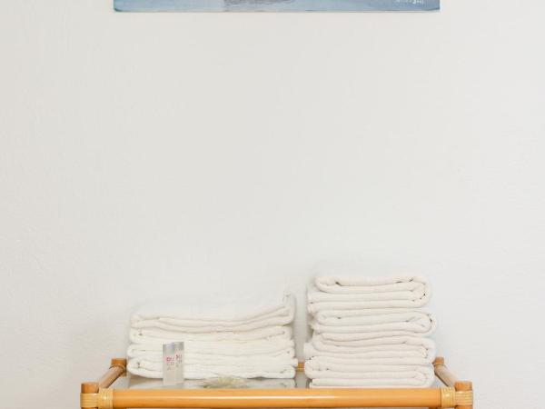 Hostal el Ranxo : photo 5 de la chambre chambre quadruple avec salle de bains privative