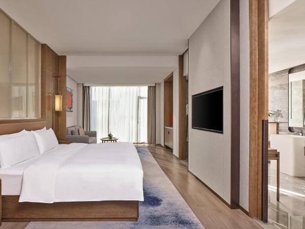 Crowne Plaza Chengdu Wuhou, an IHG Hotel : photo 5 de la chambre 1 king junior suite luxury bath view