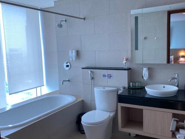 The H Tower Residence by YLS Stay : photo 9 de la chambre chambre double ou lits jumeaux supérieure avec vue sur ville