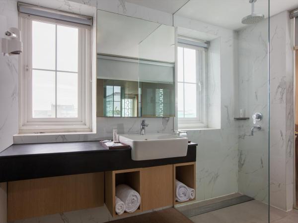 Aveta Hotel Malioboro : photo 4 de la chambre premier malioboro with view