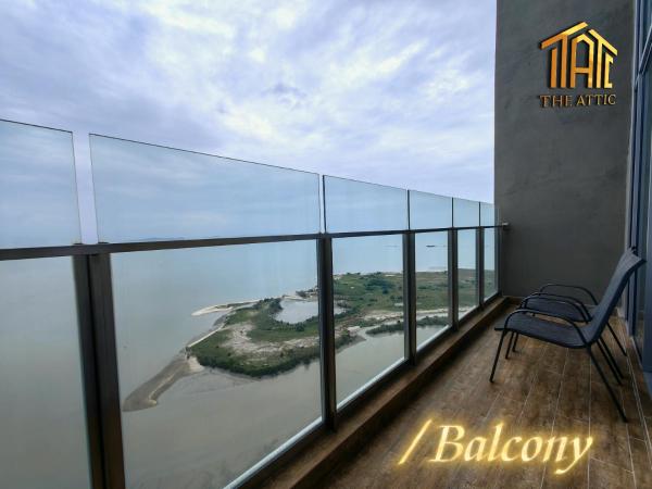 Attic Home Melaka Silverscape Residence & Jonker : photo 10 de la chambre seaview luxury penthouse - private karaoke room i pool table i ps5 i mahjong