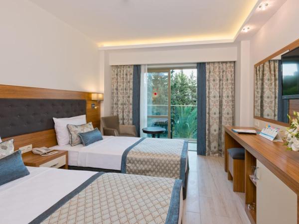 İNCEKUM WEST OTEL : photo 6 de la chambre chambre triple standard