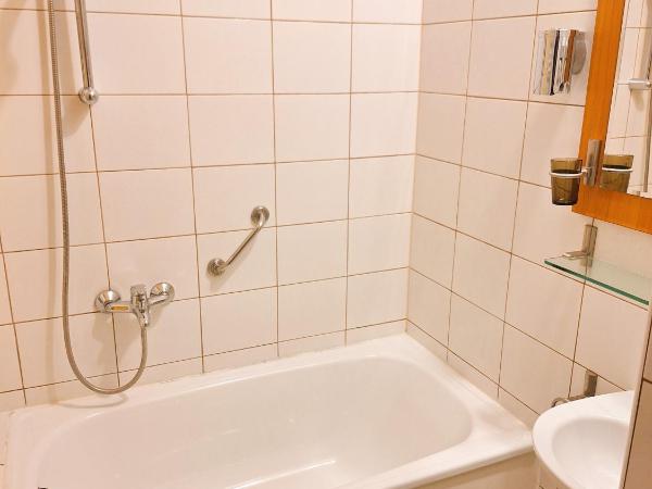 B & B Tomula : photo 2 de la chambre chambre triple avec baignoire