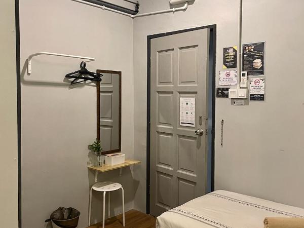 GRAYHAUS SOHO Ipoh : photo 10 de la chambre chambre triple avec salle de bains commune