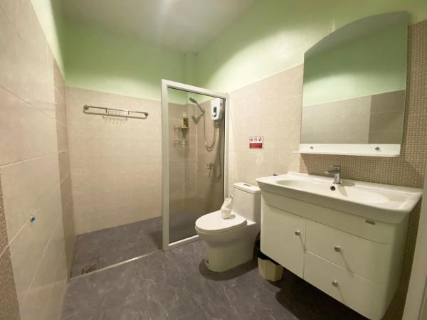 Khaolak Grand City : photo 4 de la chambre chambre familiale