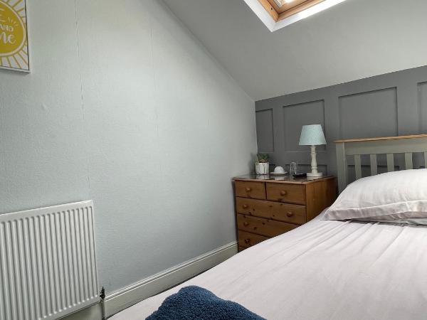 Burton Villa Guest House : photo 1 de la chambre chambre triple