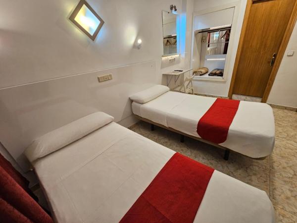 Hostal Las Vegas : photo 5 de la chambre chambre lits jumeaux