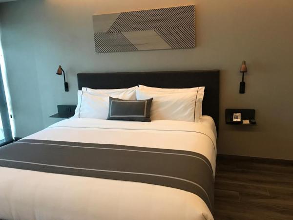 City Express Plus by Marriott Merida : photo 3 de la chambre chambre lit king-size
