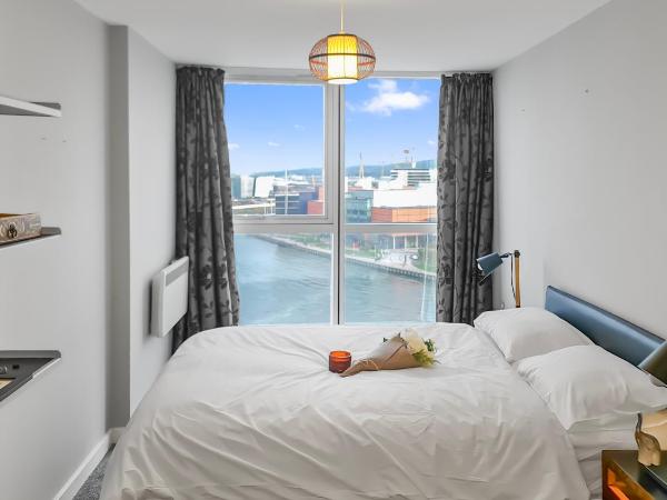 River View Ensuite Private Room in Shared Apartment : photo 1 de la chambre chambre lit king-size - vue sur mer