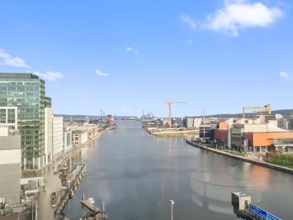 River View Ensuite Private Room in Shared Apartment : photo 4 de la chambre chambre lit king-size - vue sur mer