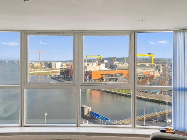 River View Ensuite Private Room in Shared Apartment : photo 5 de la chambre chambre lit king-size - vue sur mer