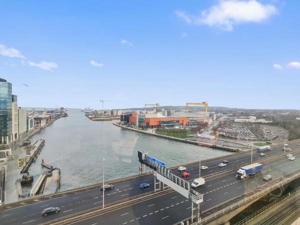 River View Ensuite Private Room in Shared Apartment : photo 6 de la chambre chambre lit king-size - vue sur mer