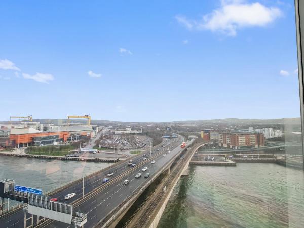 River View Ensuite Private Room in Shared Apartment : photo 7 de la chambre chambre lit king-size - vue sur mer