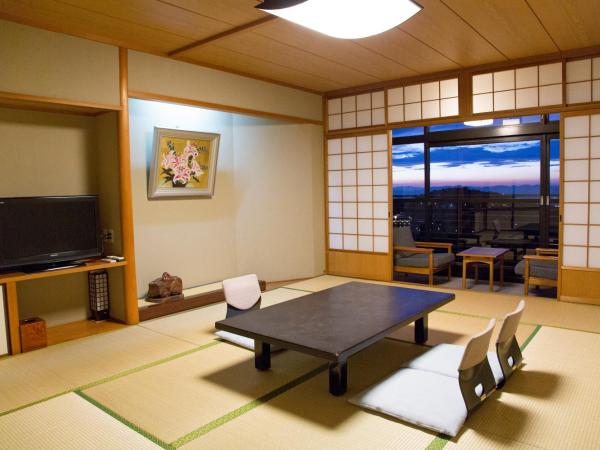 Motoyu Kosenkaku : photo 2 de la chambre deluxe japanese style room - meal served in the room