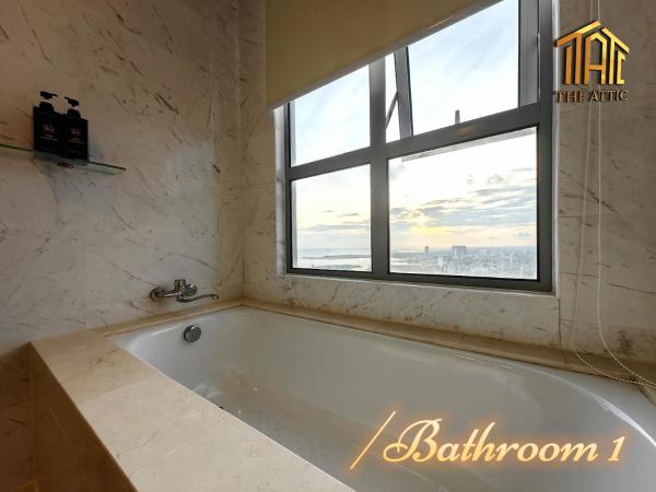 Attic Home Melaka Silverscape Residence & Jonker : photo 8 de la chambre dual key [2hall&4room] premium family suite (private bathtub and city view)