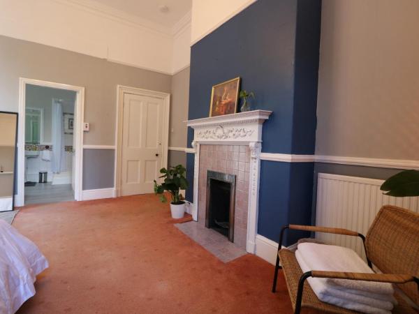 Mossley Hill Retreat : photo 6 de la chambre chambre lit king-size avec balcon