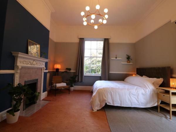 Mossley Hill Retreat : photo 8 de la chambre chambre lit king-size avec balcon