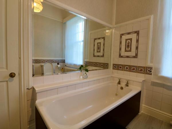 Mossley Hill Retreat : photo 9 de la chambre chambre lit king-size avec balcon
