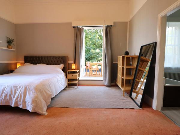 Mossley Hill Retreat : photo 7 de la chambre chambre lit king-size avec balcon