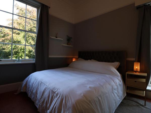 Mossley Hill Retreat : photo 10 de la chambre chambre lit king-size avec balcon