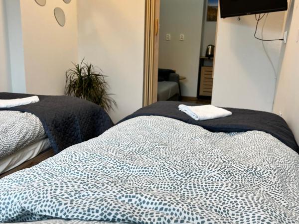 Gdynia Pokoje Blisko Morza i Centrum : photo 1 de la chambre petite chambre lits jumeaux