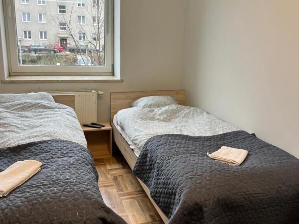 Gdynia Pokoje Blisko Morza i Centrum : photo 2 de la chambre petite chambre lits jumeaux