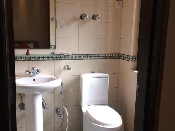 ROKPA Guest House : photo 3 de la chambre chambre double ou lits jumeaux standard