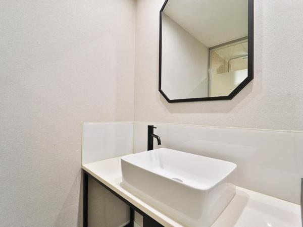 Jamsil Tomgi Hotel : photo 7 de la chambre suite room with 2 computers