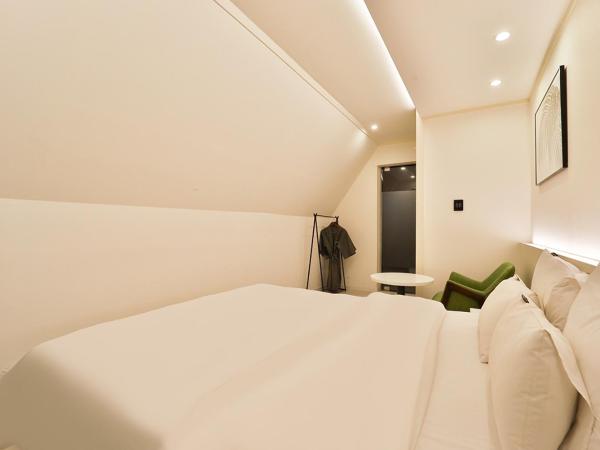 Jamsil Tomgi Hotel : photo 3 de la chambre standard double room with 2 computers