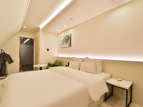 Jamsil Tomgi Hotel : photo 4 de la chambre standard double room with 2 computers