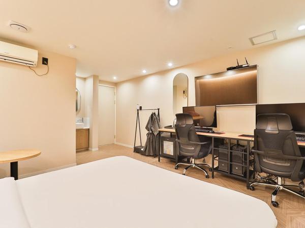 Jamsil Tomgi Hotel : photo 4 de la chambre deluxe double room with 2 computers